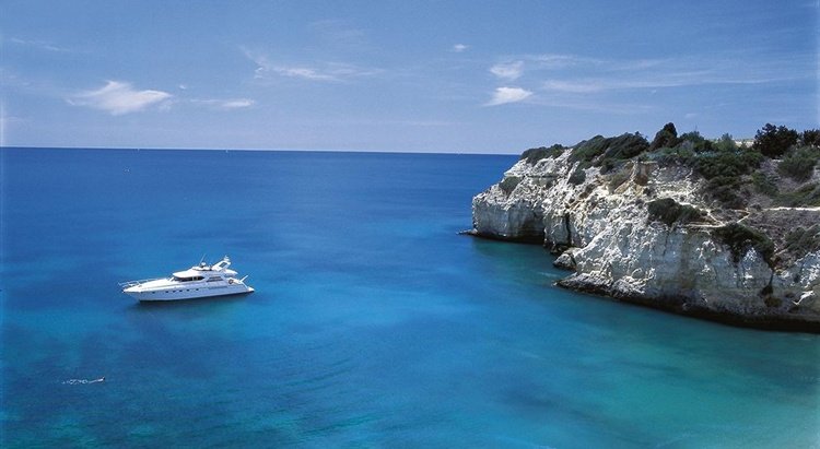 Yacht Cruise along Algarve's beach caves