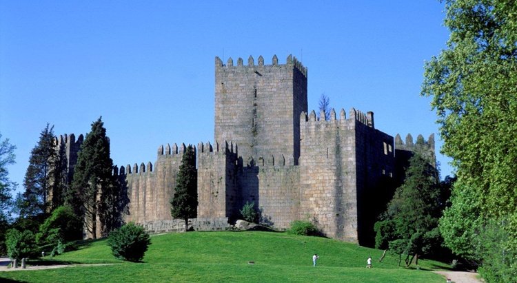 CASTELO DE GUIMARÃES - VINHO VERDE REGION