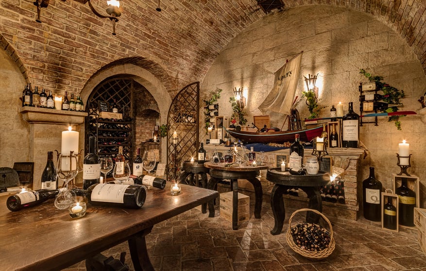 1.WineCellar_CentralArea