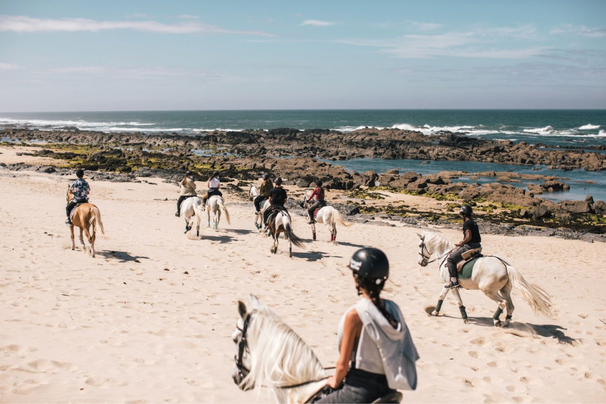 5-horseback-riding-tour-family-activity-portugal-active