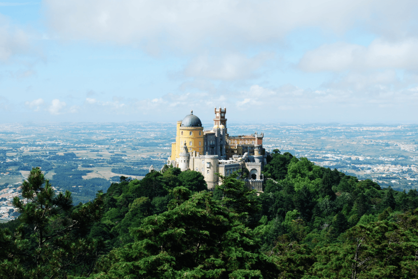 reasons to visit portugal, palácio da pena, portugal monuments