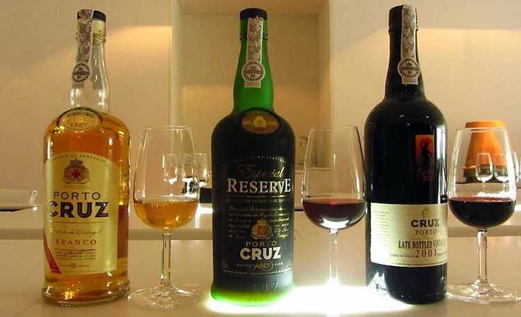 Facts About Portuguese Wine - Authenticy Seals and Labels