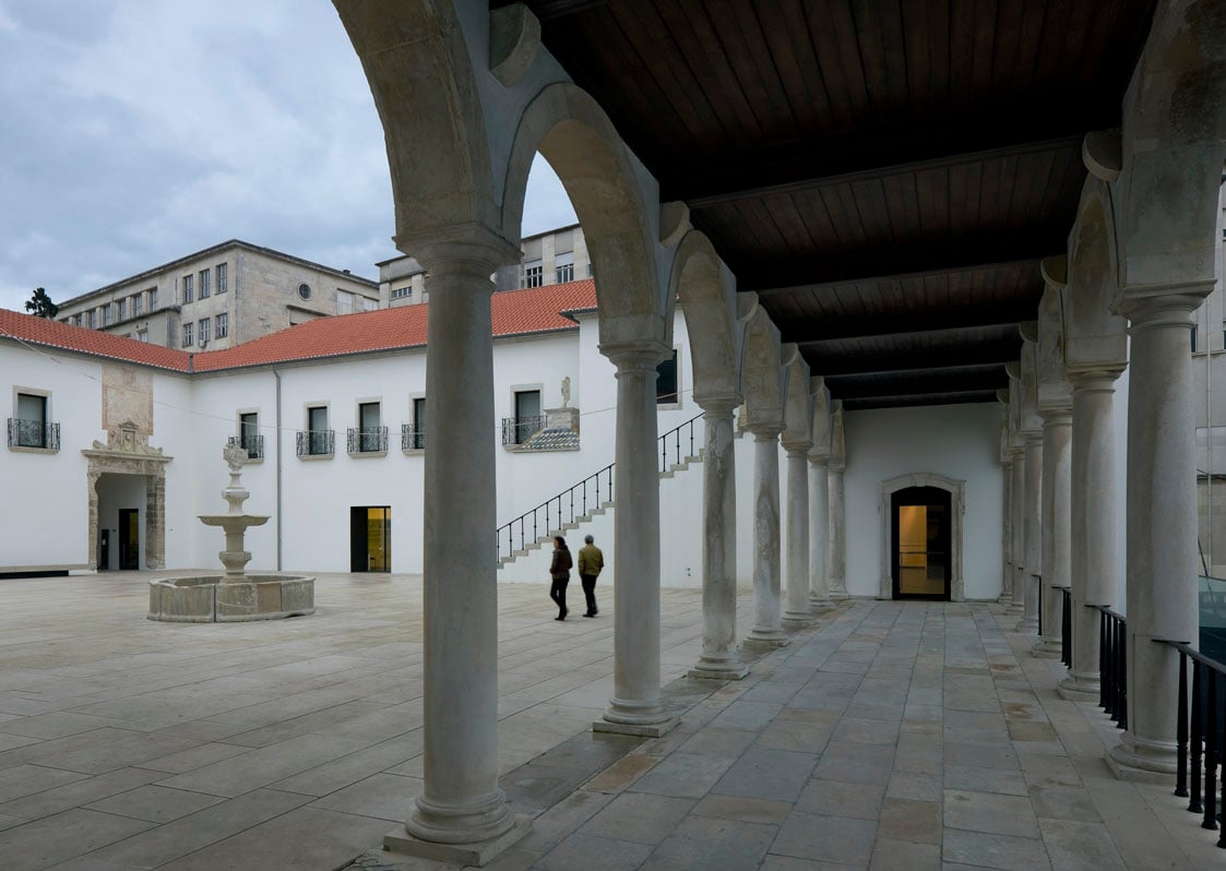 Exterior view of Museu Nacional de Machado de Castro in Coimbra, Portugal, displaying its grand neoclassical architecture and historical significance.