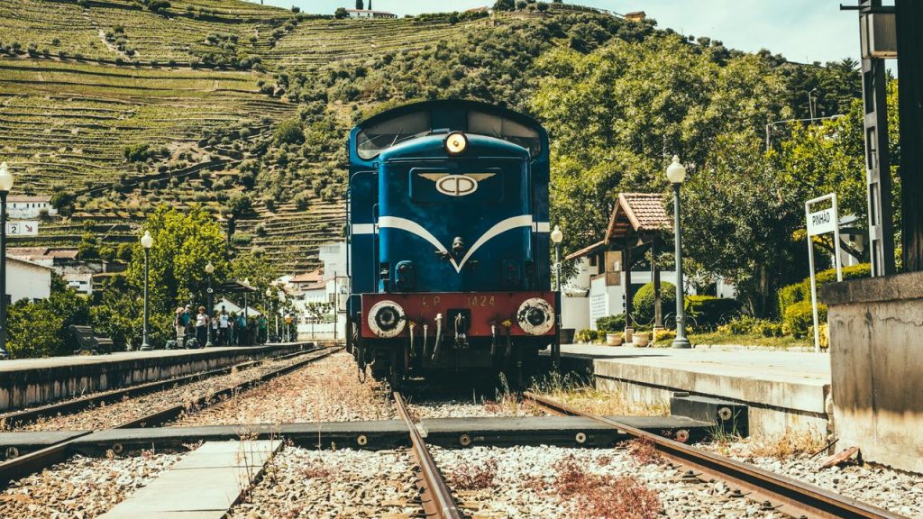 The-Presidential-Train-The-Luxury-Trip-Of-Your-Life-On-the-Douro-River-7-1024x576