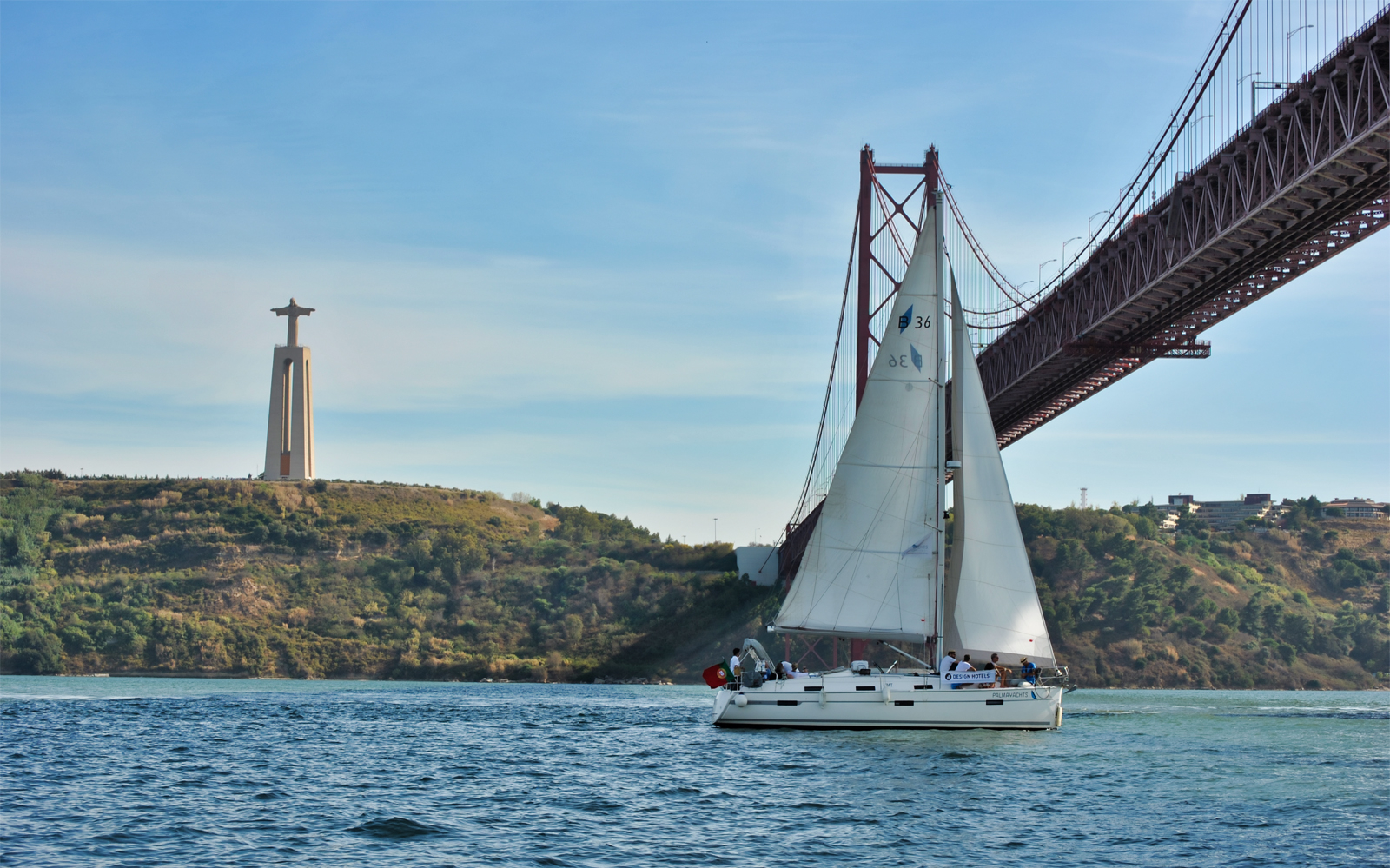 a3b00d0e-f370-42af-b9a6-4b582ad8ec33-14317-lisbon-lisbon-private-romantic-sailing-cruise-03