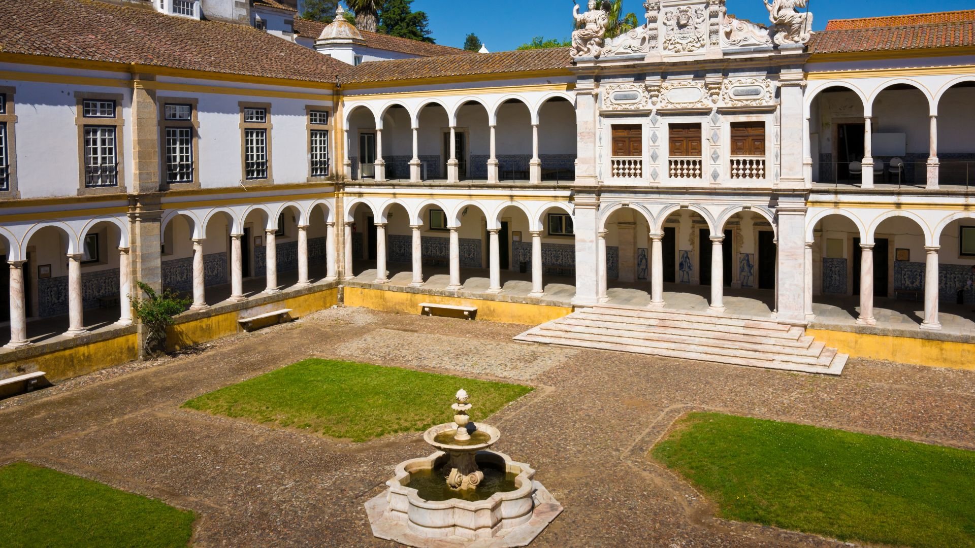 Panoramic view of Évora, a historic city in Portugal, featuring its charming cobblestone streets, well-preserved medieval architecture, and the iconic Temple of Diana, a Roman temple dating back to the 2nd century AD.