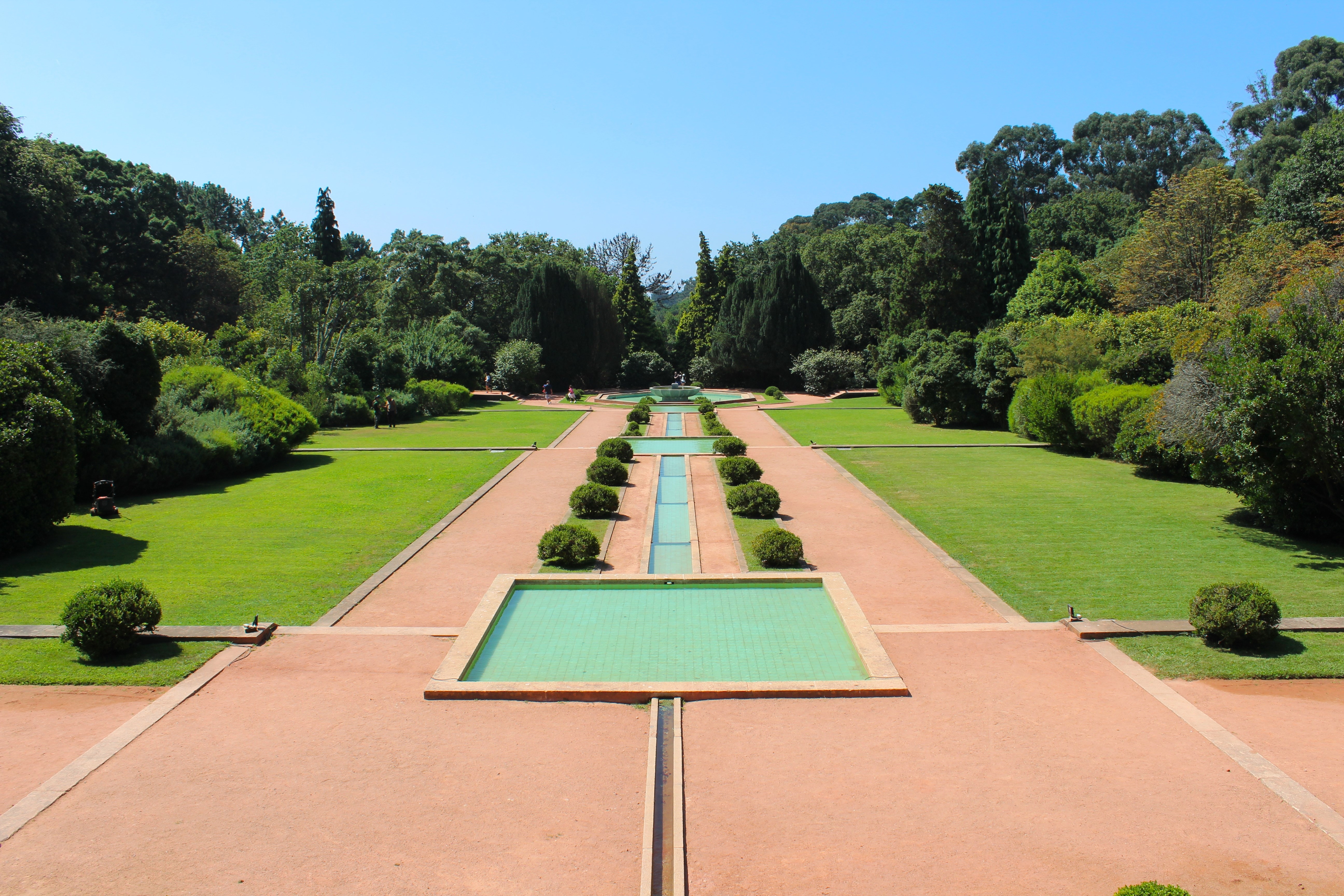 Photograph of the Serralves Foundation in Porto, Portugal, highlighting the modern and minimalist architectural design of the museum and its beautiful surrounding gardens