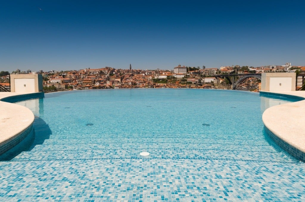 the-yeatman-outdoor-infinity-pool-and-view-1024x678-1