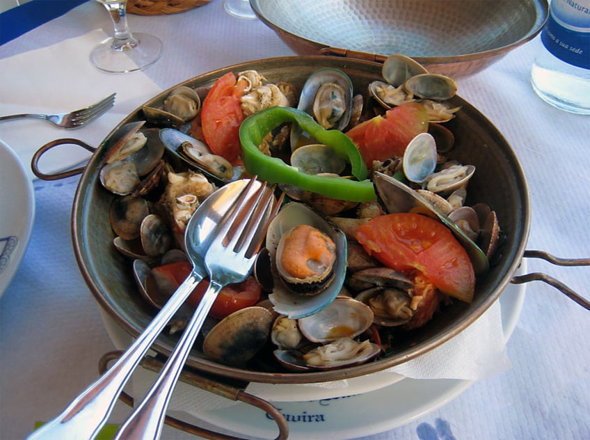 What to Eat in Portugal - Cataplana de Marisco