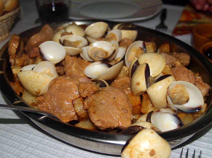 What to Eat in Portugal - Carne de Porco à Alentejana