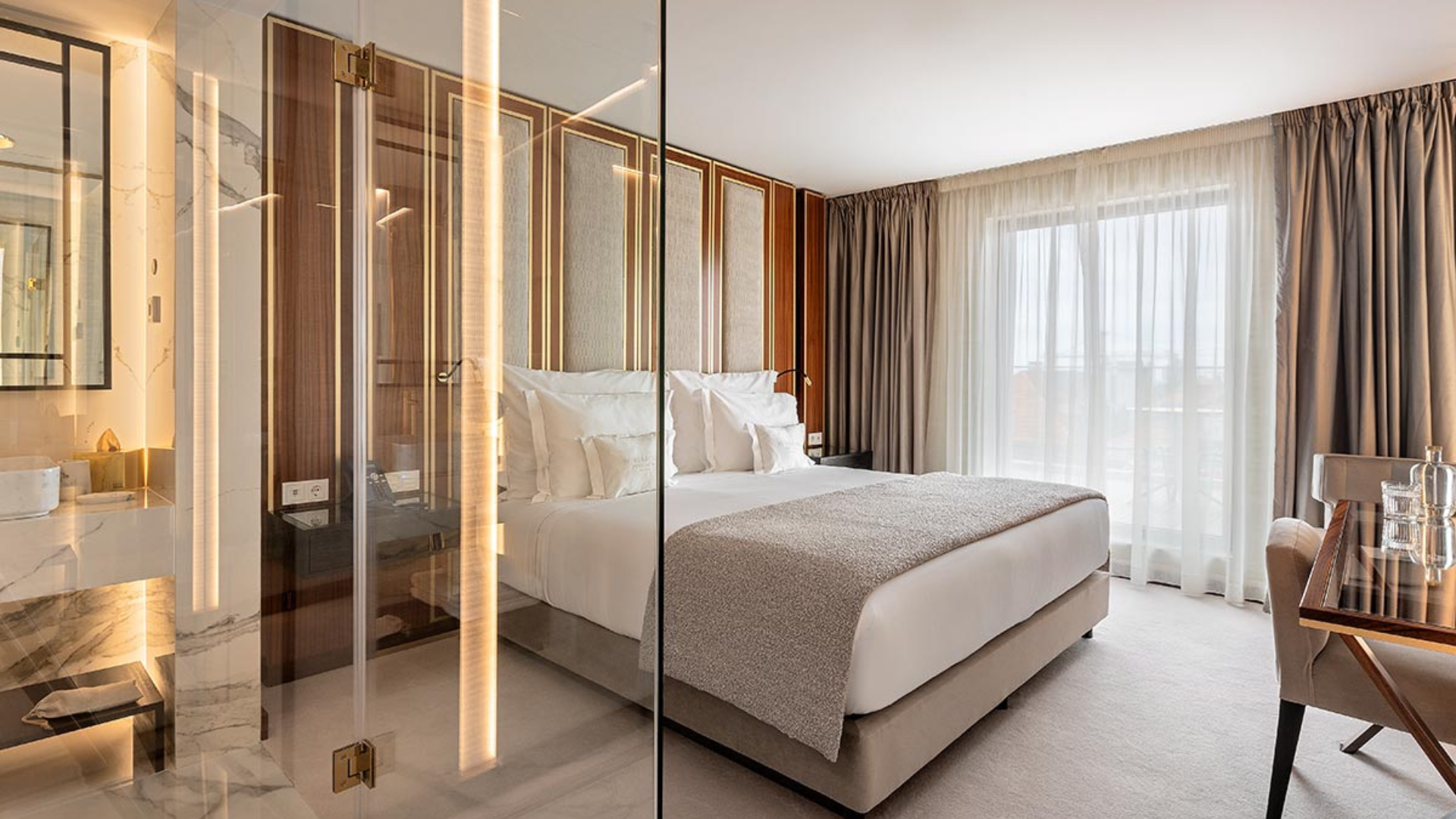 Wine & Books Hotel Porto